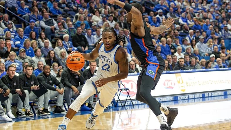 Kentucky guard Cason Wallace (22) drove strong to the basket as the Wildcats faced off against Florida in Rupp Arena on Saturday evening. Kentucky defeated Florida 72-67. Feb. 4, 2023
Jf Uk Fla Aj6t4215