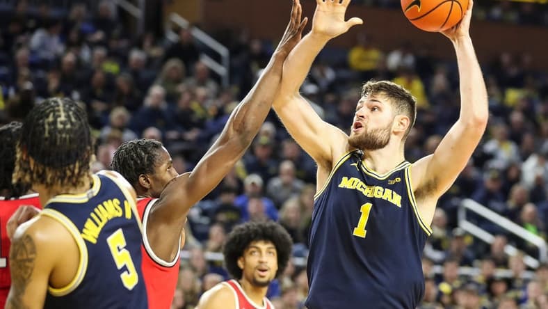 Michigan center Hunter Dickinson (1) goes to the basket against Ohio State during the second half at Crisler Center in Ann Arbor on Sunday, Feb. 5, 2023.