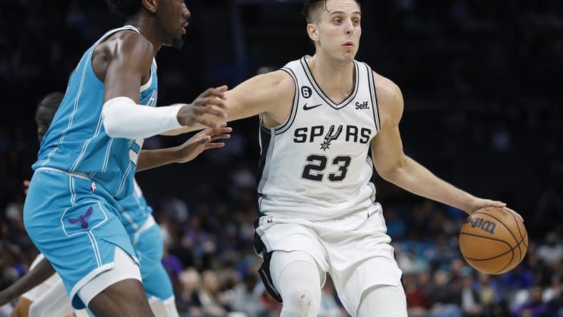 Feb 15, 2023; Charlotte, North Carolina, USA; San Antonio Spurs forward Zach Collins (23) runs the offense against Charlotte Hornets center Mark Williams (5) during the first half at Spectrum Center. Mandatory Credit: Nell Redmond-USA TODAY Sports