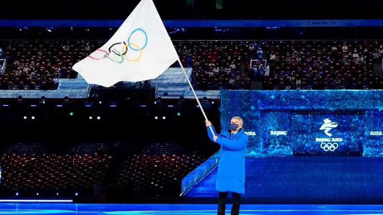 Feb 20, 2022; Beijing, CHINA; IOC president Thomas Bach waves the Olympic flag during the closing ceremony for the Beijing 2022 Olympic Winter Games at Beijing National Stadium. Mandatory Credit: Rob Schumacher-USA TODAY Sports