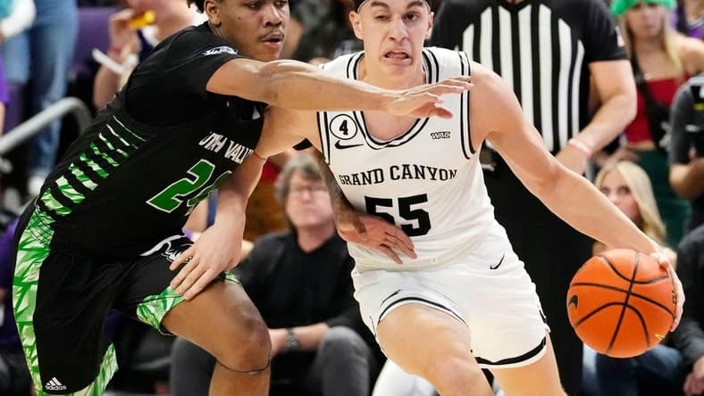 Mar 3, 2022; Phoenix, Arizona, USA; Utah Valley Wolverines guard Justin Harmon (24) pressures Grand Canyon Antelopes guard Walter Ellis (55) at GCU Arena. Mandatory Credit: Rob Schumacher-Arizona Republic
Ncaa Basketball Utah Valley At Grand Canyon