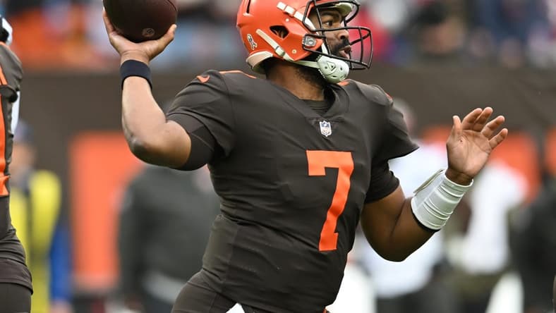 Nov 27, 2022; Cleveland, Ohio, USA; Cleveland Browns quarterback Jacoby Brissett (7) throws a pass during the first quarter against the Tampa Bay Buccaneers at FirstEnergy Stadium. Mandatory Credit: Ken Blaze-USA TODAY Sports