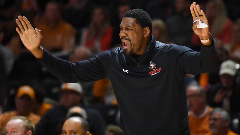 Austin Peay head coach Nate James yells to players during a NCAA college basketball game between the Tennessee Vols and the Austin Peay Governors in Knoxville, Tenn. on Wednesday, December 21, 2022.
Volsaustinpeay1221 0319