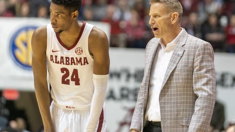 Jan 25, 2023; Tuscaloosa, Alabama, USA; Alabama Crimson Tide head coach Nate Oats talks to forward Brandon Miller (24) during the second half against Mississippi State Bulldogs at Coleman Coliseum. Mandatory Credit: Marvin Gentry-USA TODAY Sports