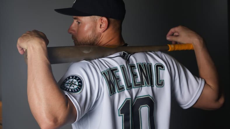 HOT BAT: Seattle Mariners center fielder Jarred Kelenic (10) was swinging a sweltering bat in Arizona. Mandatory Credit: Joe Camporeale-USA TODAY Sports