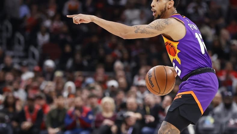 Mar 3, 2023; Chicago, Illinois, USA; Phoenix Suns guard Cameron Payne (15) brings the ball up court against the Chicago Bulls during the first half at United Center. Mandatory Credit: Kamil Krzaczynski-USA TODAY Sports