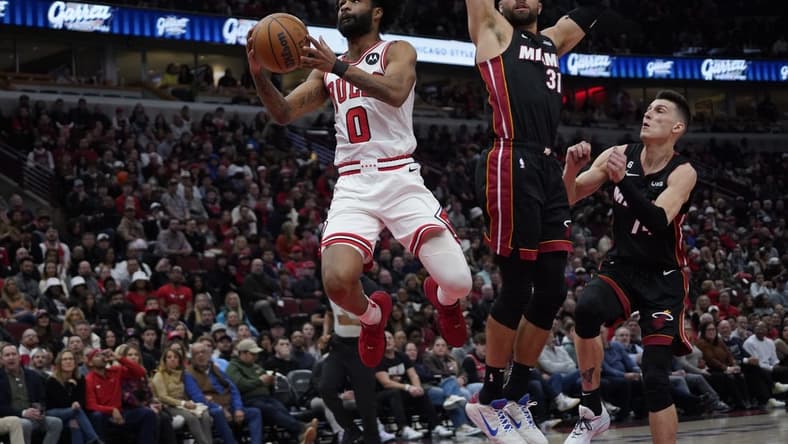 Mar 18, 2023; Chicago, Illinois, USA; Miami Heat guard Max Strus (31) defends Chicago Bulls guard Coby White (0) during the first half at United Center. Mandatory Credit: David Banks-USA TODAY Sports