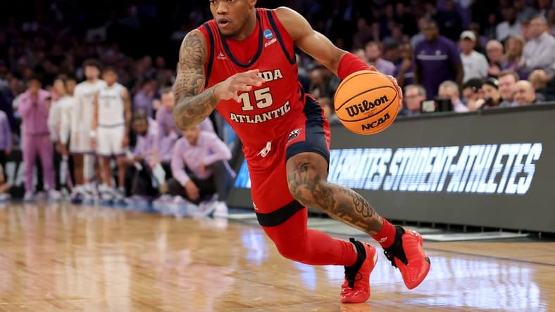 Mar 25, 2023; New York, NY, USA; Florida Atlantic Owls guard Alijah Martin (15) controls the ball against the Kansas State Wildcats during the second half at Madison Square Garden. Mandatory Credit: Brad Penner-USA TODAY Sports
