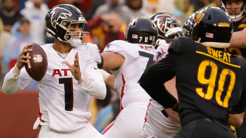 philadelphia eagles sign marcus mariota