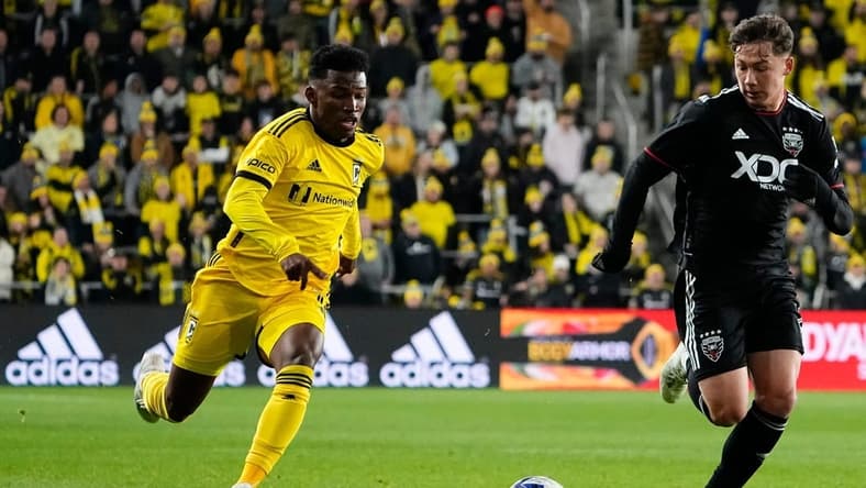 Mar 4, 2023; Columbus, Ohio, USA;  Columbus Crew midfielder Luis Diaz (11) moves the ball upfield past D.C. United midfielder Theodore Ku-DiPietro (21) during the MLS soccer match at Lower.com Field. Mandatory Credit: Adam Cairns-The Columbus Dispatch

Mls Ceb Crew Dc