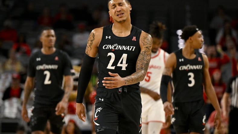 Mar 11, 2023; Fort Worth, TX, USA; Cincinnati Bearcats guard Jeremiah Davenport (24) reacts to a foul call against the Houston Cougars during the first half at Dickies Arena. Mandatory Credit: Jerome Miron-USA TODAY Sports
