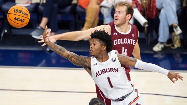 Auburn Tigers guard Wendell Green Jr. (1) goes up for a layup as Auburn Tigers take on Colgate Raiders at Neville Arena in Auburn, Ala., on Friday, Dec. 2, 2022. Auburn Tigers defeated Colgate Raiders 93-66.