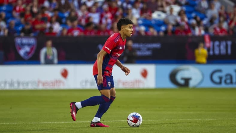 Apr 1, 2023; Frisco, Texas, USA; FC Dallas midfielder Edwin Cerrillo (6) in action during the first half against the Portland Timbers at Toyota Stadium. Mandatory Credit: Kevin Jairaj-USA TODAY Sports