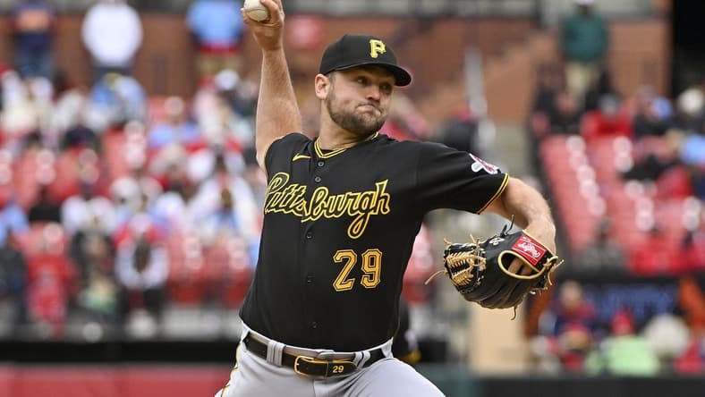 Apr 16, 2023; St. Louis, Missouri, USA;  Pittsburgh Pirates relief pitcher Wil Crowe (29) pitches against the St. Louis Cardinals during the tenth inning at Busch Stadium. Mandatory Credit: Jeff Curry-USA TODAY Sports