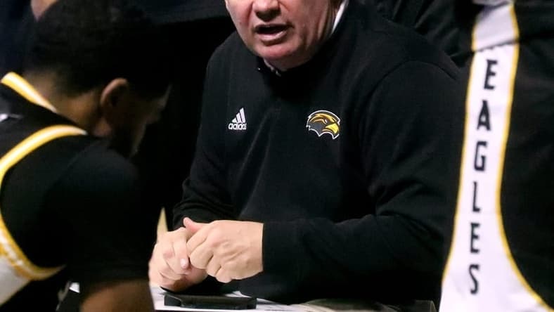Southern Miss head coach Jay Ladner in a huddle in the second half of the game against MTSU on Saturday, Jan. 22, 2022, at MTSU's Monte Hale Arena in Murphy Center in Murfreesboro, Tenn.

18 Mtsu V Sourthern Miss Basketball