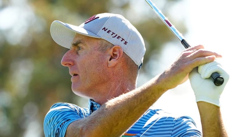 Nov 10, 2022; Phoenix, AZ, USA; Jim Furyk plays his tee shot on the eighth hole during round one of the Charles Schwab Cup at Phoenix Country Club. Mandatory Credit: Rob Schumacher-Arizona Republic
Golf Charles Schwab Cup Round 1