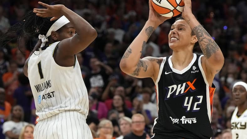 May 21, 2023; Phoenix, Arizona, USA; Phoenix Mercury center Brittney Griner (42) moves to the basket against Chicago Sky forward Elizabeth Williams (1) in the first half at Footprint Center. Mandatory Credit: Rick Scuteri-USA TODAY Sports