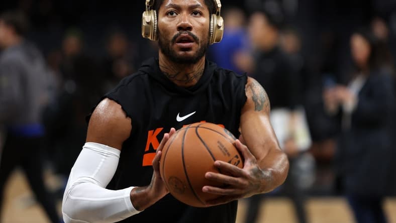 Mar 11, 2023; Los Angeles, California, USA; New York Knicks guard Derrick Rose (4) warms up before the game against the Los Angeles Clippers at Crypto.com Arena. Mandatory Credit: Kiyoshi Mio-USA TODAY Sports
