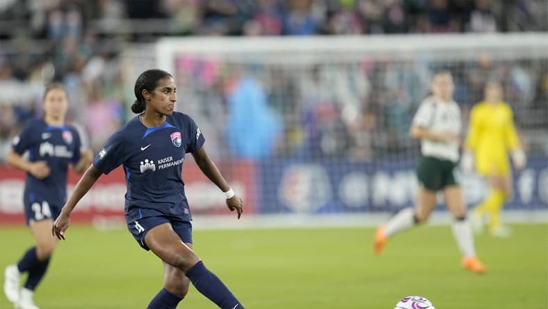 May 26, 2023; San Diego, California, USA; San Diego Wave FC defender Naomi Girma (4) plays the ball in the second half against Portland Thorns FC at Snapdragon Stadium. Mandatory Credit: Ray Acevedo-USA TODAY Sports