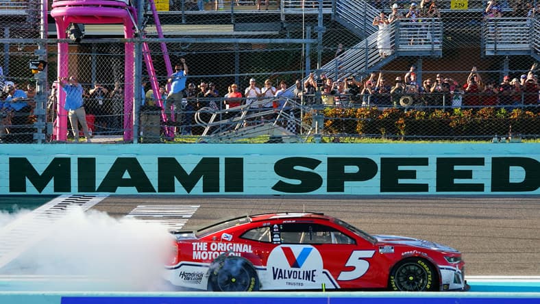 NASCAR: Dixie Vodka 400