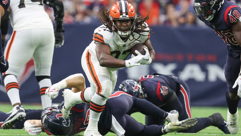 dallas cowboys sign kareem hunt