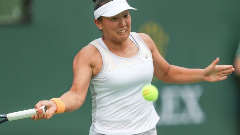 Claire Liu hits a shot during her match against Iga Swiatek at the BNP Paribas Open in Indian Wells, Calif., March 11, 2023.
Bnp Saturday 25