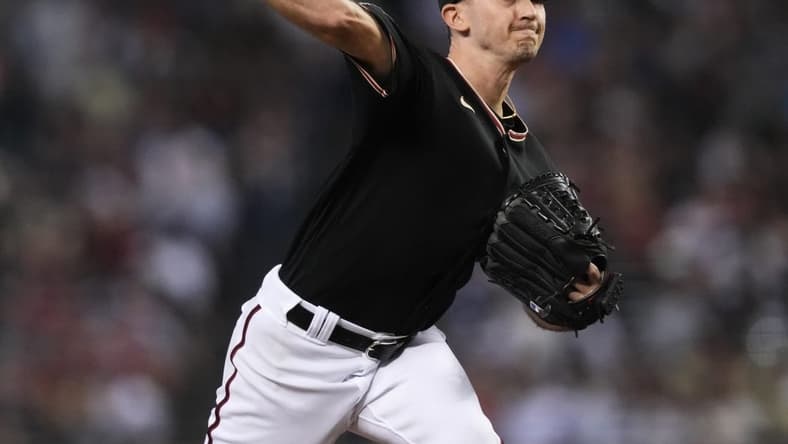 Aug 26, 2023; Phoenix, Arizona, USA; Arizona Diamondbacks starting pitcher Zach Davies (27) pitches against the Cincinnati Reds during the fourth inning at Chase Field. Mandatory Credit: Joe Camporeale-USA TODAY Sports