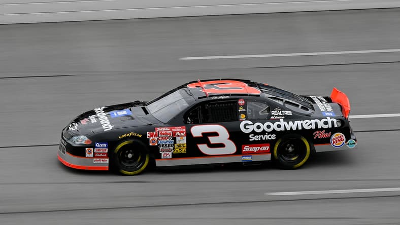 NASCAR: 1000Bulbs.com 500