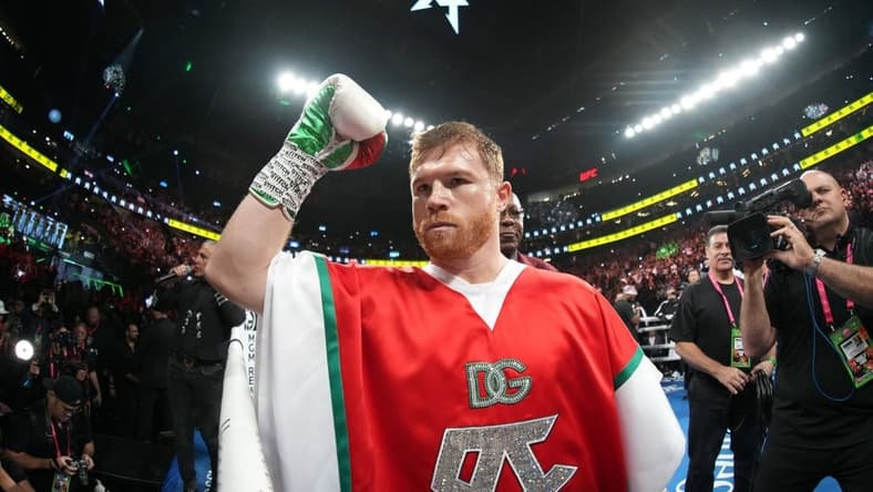 Canelo Alvarez returns to the ring Saturday night to fight Jermell Charlo in Las Vegas at T-Mobile Arena. Mandatory Credit: Joe Camporeale-USA TODAY Sports