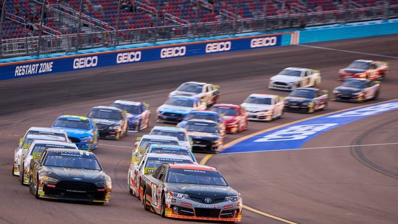 Mar 10, 2023; Avondale, AZ, USA; NASCAR ARCA Menards Series driver William Sawalich (18) leads the pack through turn 4 during the ARCA Menards General Tire 150 on Friday, March 10, 2023, at Phoenix Raceway. Mandatory Credit: Alex Gould/The Republic
Nascar Araca Race At Phoenix Raceway