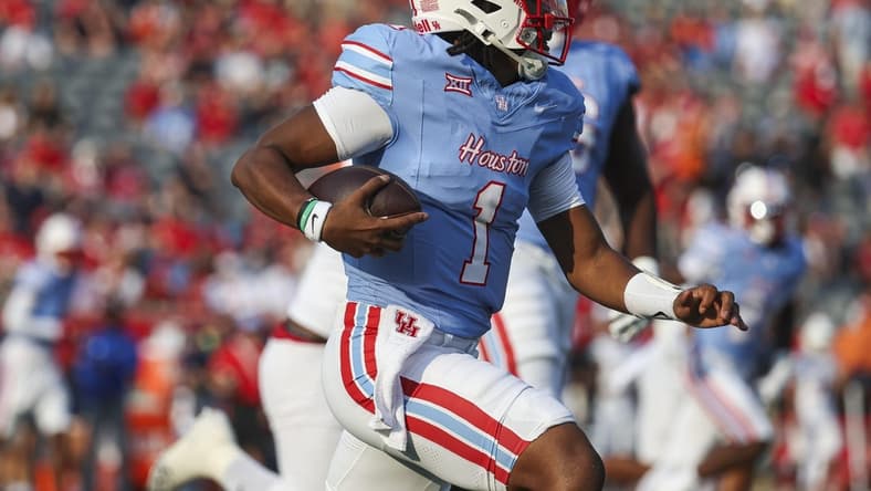 Sep 2, 2023; Houston, Texas, USA; Houston Cougars quarterback Donovan Smith (1) runs with the ball during the first quarter against the UTSA Roadrunners at TDECU Stadium. Mandatory Credit: Troy Taormina-USA TODAY Sports