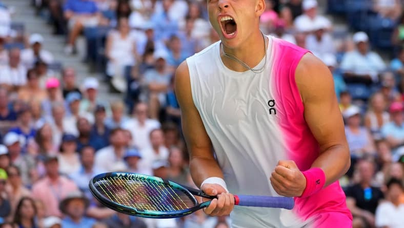 Sept 3, 2023; Flushing, NY, USA; Ben Shelton of the USA after a winner in the 4th set to Tommy Paul of the USA on day seven of the 2023 U.S. Open tennis tournament at USTA Billie Jean King National Tennis Center. Mandatory Credit: Robert Deutsch-USA TODAY Sports
