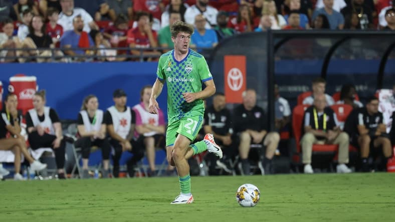 Sep 16, 2023; Frisco, Texas, USA; Seattle Sounders midfielder Reed Baker-Whiting (21) in action during the match against FC Dallas at Toyota Stadium. Mandatory Credit: Kevin Jairaj-USA TODAY Sports