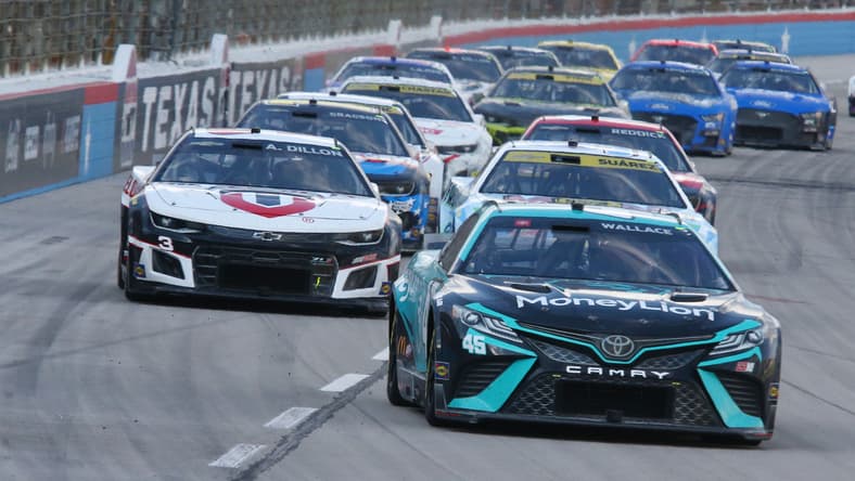 NASCAR: Autotrader EchoPark Automotive 500