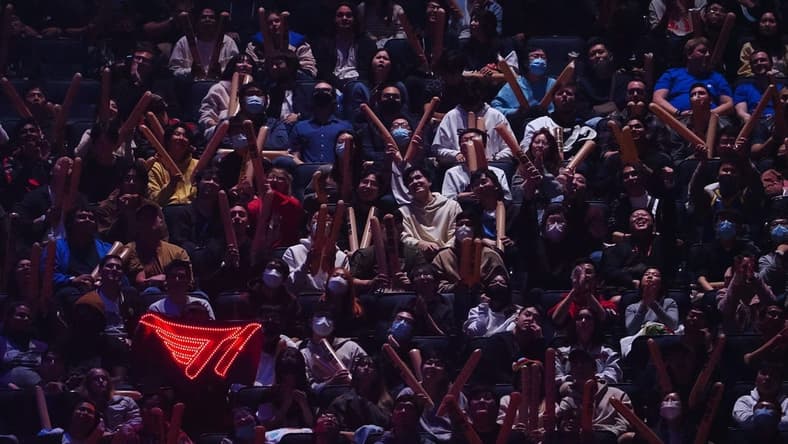 Nov 5, 2022; San Francisco, California, USA; Fans during the League of Legends World Championships between T1 and DRX at Chase Center. Mandatory Credit: Kelley L Cox-USA TODAY Sports