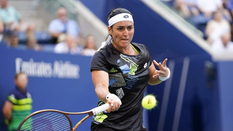 Sep 4, 2023; Flushing, NY, USA; Ons Jabeur of Tunisia hits to Qinwen Zheng of China on day eight of the 2023 U.S. Open tennis tournament at USTA Billie Jean King National Tennis Center. Mandatory Credit: Danielle Parhizkaran-USA TODAY Sports