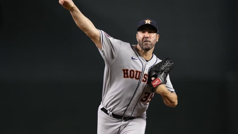 Sep 30, 2023; Phoenix, Arizona, USA; Houston Astros starting pitcher Justin Verlander (35) pitches against the Arizona Diamondbacks during the fourth inning at Chase Field. Mandatory Credit: Joe Camporeale-USA TODAY Sports
