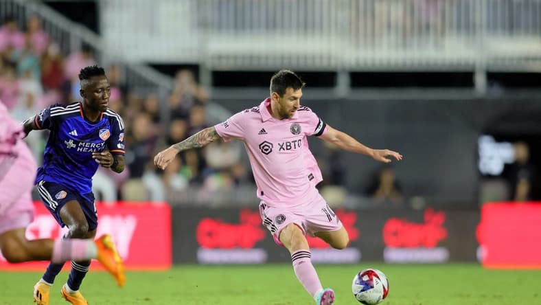 Oct 7, 2023; Fort Lauderdale, Florida, USA; Inter Miami CF forward Lionel Messi (10) dribbles the ball against FC Cincinnati midfielder Obinna Nwobodo (5) during the second half at DRV PNK Stadium. Mandatory Credit: Sam Navarro-USA TODAY Sports