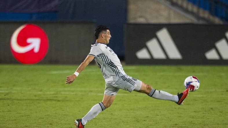 Oct 7, 2023; Frisco, Texas, USA; San Jose Earthquakes forward Cristian Espinoza (10) controls the ball during the second half against the FC Dallas at Toyota Stadium. Mandatory Credit: Jerome Miron-USA TODAY Sports