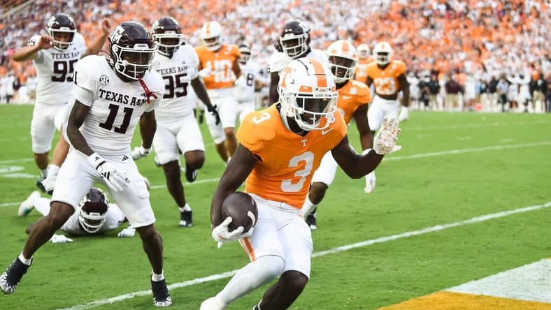 Tennessee defensive back Dee Williams (3) runs into the end zone for a touchdown during a football game between Tennessee and Texas A&M at Neyland Stadium in Knoxville, Tenn., on Saturday, Oct. 14, 2023.