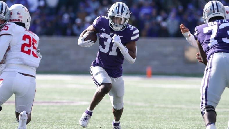 Oct 28, 2023; Manhattan, Kansas, USA; Kansas State Wildcats running back DJ Giddens (31) runs the ball during the first quarter against the Houston Cougars at Bill Snyder Family Football Stadium. Mandatory Credit: Scott Sewell-USA TODAY Sports