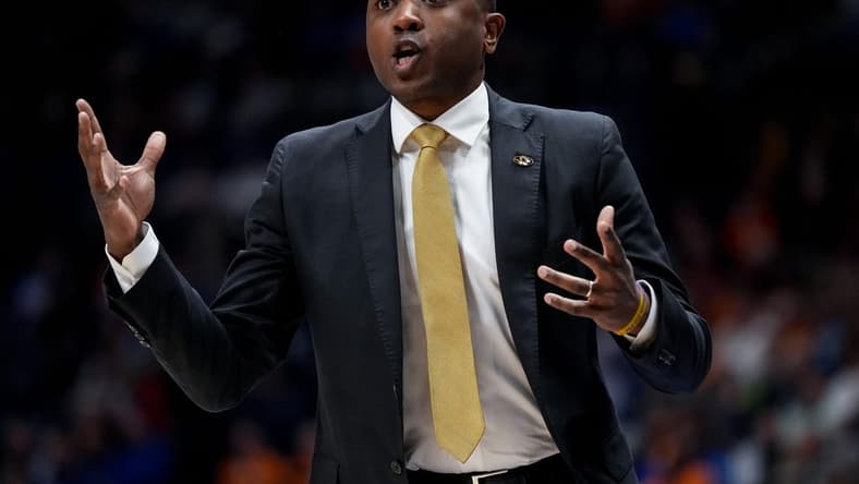 Missouri head coach Dennis Gates works with his team against the Tennessee during the first half of a SEC Men   s Basketball Tournament quarterfinal game at Bridgestone Arena in Nashville, Tenn., Friday, March 10, 2023.

Ut Mo G8 031023 An 007