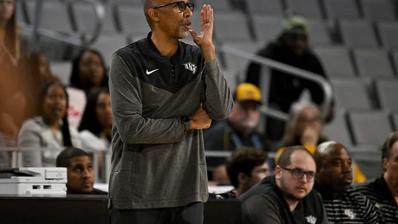 Mar 10, 2023; Fort Worth, TX, USA; UCF Knights head coach Johnny Dawkins talks to his players during the first half of the game against the Memphis Tigers at Dickies Arena. Mandatory Credit: Jerome Miron-USA TODAY Sports