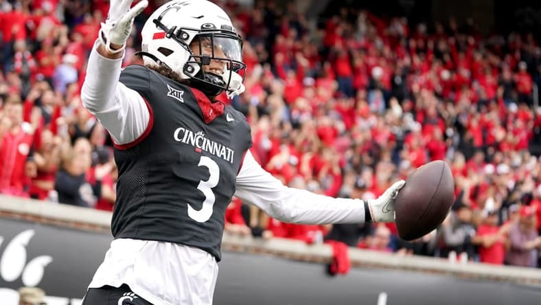 Oct 21, 2023; Cincinnati, Ohio, USA; Cincinnati Bearcats wide receiver Evan Prater (3) scores on a two-point conversion from quarterback Emory Jones (not pictured) against the Baylor Bears in the fourth quarter at Nippert Stadium. Mandatory Credit: Kareem Elgazzar-USA TODAY Sports