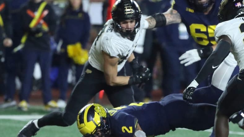 Michigan Wolverines running back Blake Corum (2) scores a touchdown against the Purdue Boilermakers during the first half at Michigan Stadium, Saturday, Nov. 4, 2023.