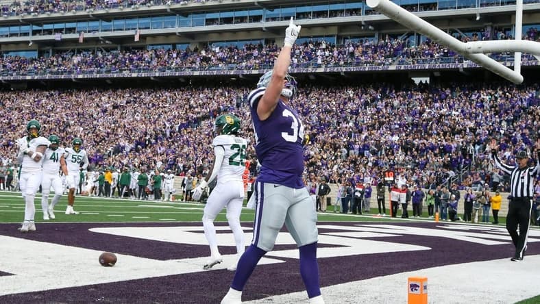 Nov 11, 2023; Manhattan, Kansas, USA; Kansas State Wildcats tight end Ben Sinnott (34) celebrates a touchdown catch during the second quarter against the Baylor Bears at Bill Snyder Family Football Stadium. Mandatory Credit: Scott Sewell-USA TODAY Sports