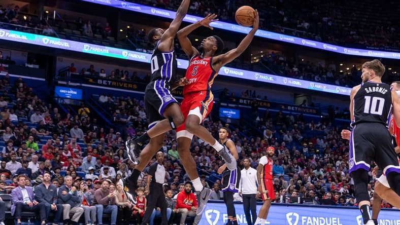 Nov 20, 2023; New Orleans, Louisiana, USA;  New Orleans Pelicans forward Herbert Jones (5) drives to the basket against Sacramento Kings forward Harrison Barnes (40) during the first half at the Smoothie King Center. Mandatory Credit: Stephen Lew-USA TODAY Sports