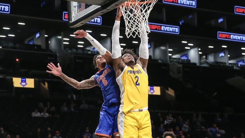 Nov 22, 2023; Brooklyn, New York, USA; Pittsburgh Panthers forward Blake Hinson (2) drives past Florida Gators guard Will Richard (5) for a dunk attempt in the first half at Barclays Center. Mandatory Credit: Wendell Cruz-USA TODAY Sports