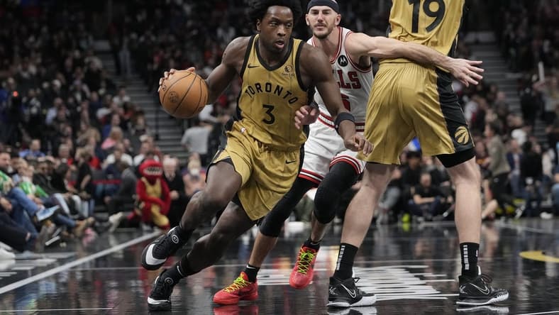 Nov 24, 2023; Toronto, Ontario, CAN; Toronto Raptors forward O.G. Anunoby (3) drives to the basket as Chicago Bulls guard Alex Caruso (6) pursues during the first half at Scotiabank Arena. Mandatory Credit: John E. Sokolowski-USA TODAY Sports