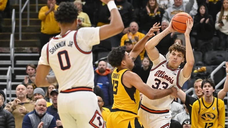 Dec 22, 2022; St. Louis, Missouri, USA;  Illinois Fighting Illini forward Coleman Hawkins (33) looks to pass as Missouri Tigers forward Ronnie DeGray III (13) defends during the first half at Enterprise Center. Mandatory Credit: Jeff Curry-USA TODAY Sports